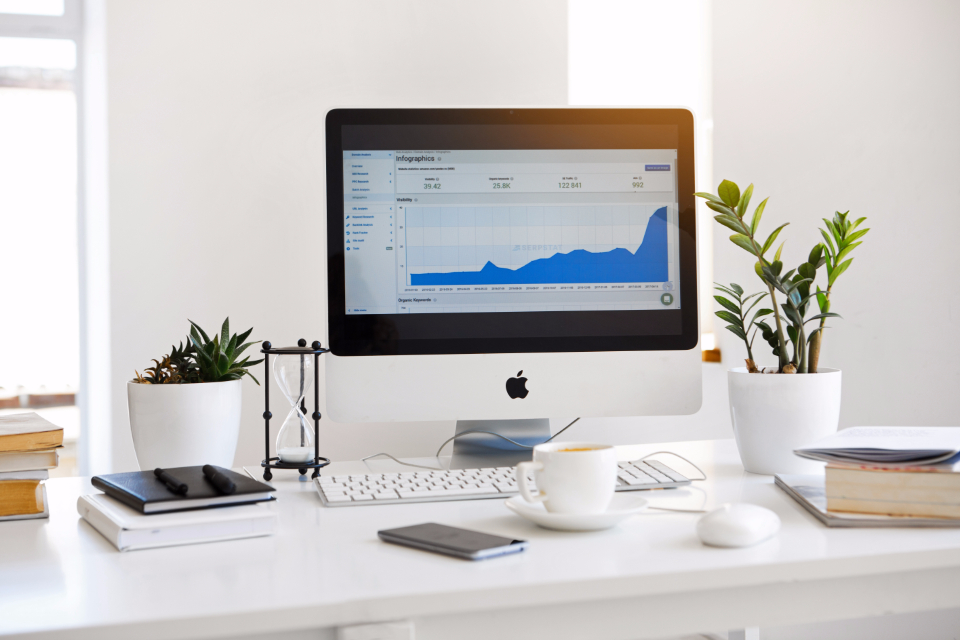 Seo Computer (digital marketing analytics screen)